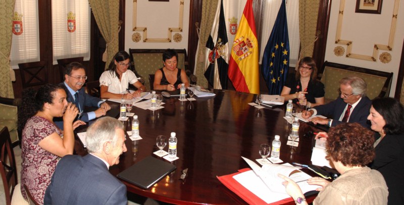 La_reunin_de_Juan_Vivas_y_la_secretaria_de_Estado_de_Inmigracin_se_ha_celebrado_en_la_Sala_de_la_Rotonda_del_Palacio_de_la_Asamblea._Copy