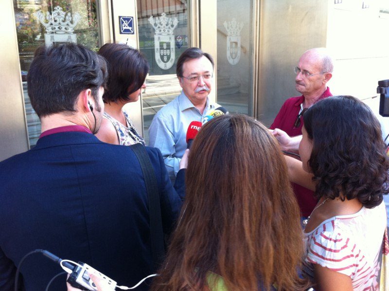 Juan_Vivas_ha_explicado_a_los_periodistas_esta_maana_los_beneficios_del_convenio_que_firmar_en_Madrid_con_el_ME_la_UGR_y_la_UNED._Copy