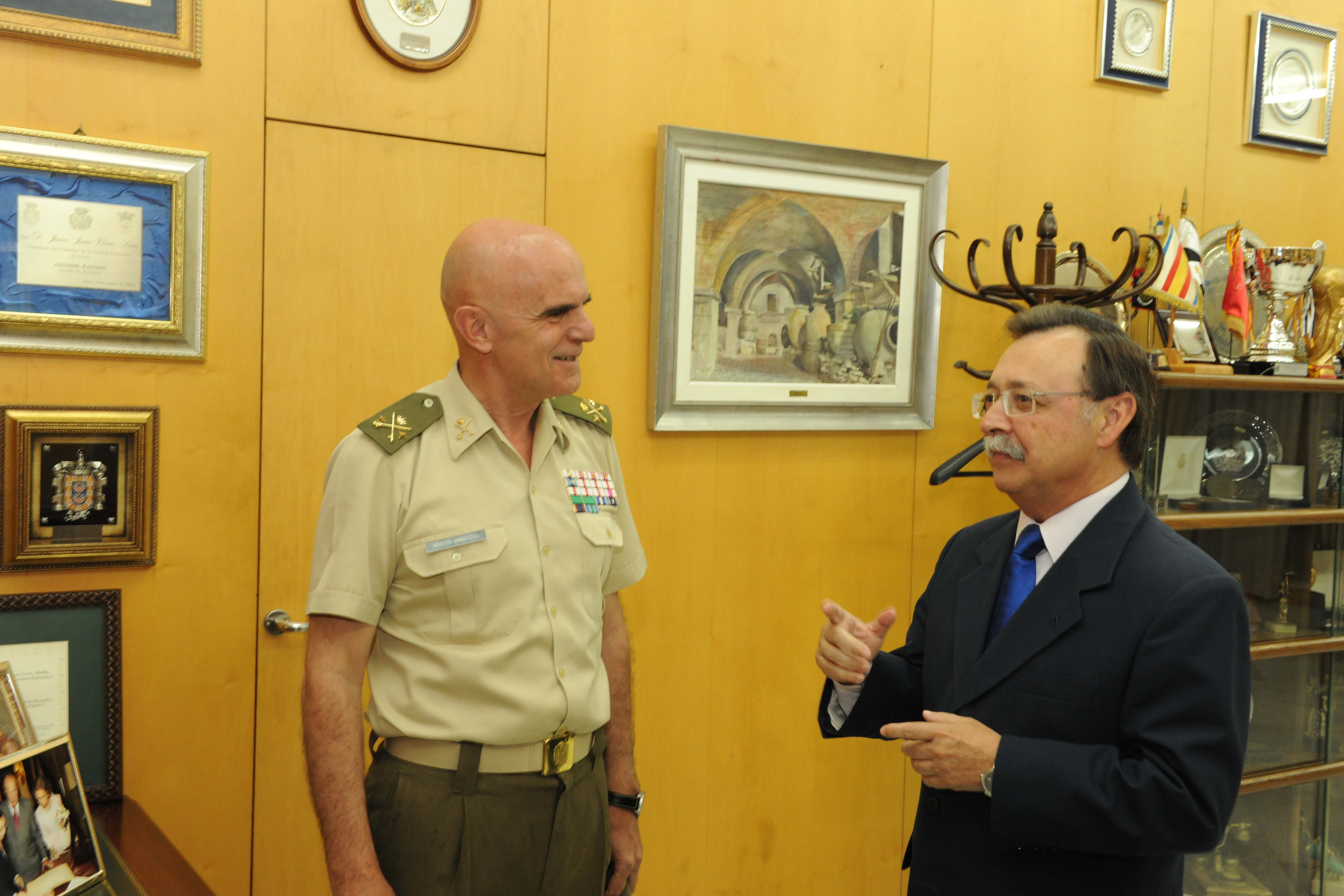 El presidente conversa con el comandante general