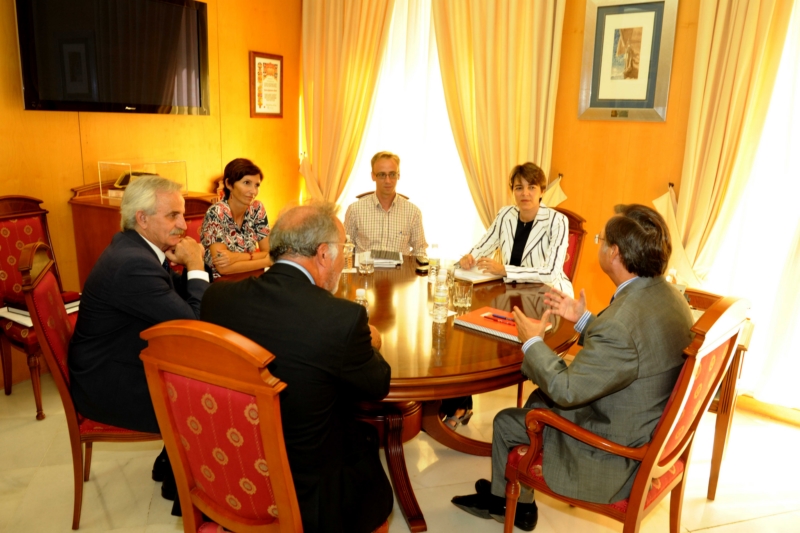 Imagen_de_la_reunin_con_el_director_general_de_Trfico