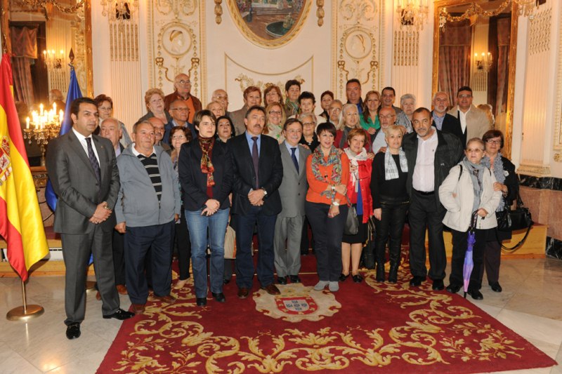 FOTO_familia_recepcin_presidente_Ciudad_casas_de_Ceuta._Copy