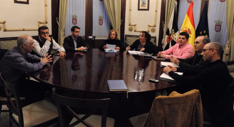 Reunin_constitutiva_del_grupo_de_trabajo_de_FEAPS_en_la_Sala_de_la_Rotonda_del_Palacio_de_la_Asamblea._Copy