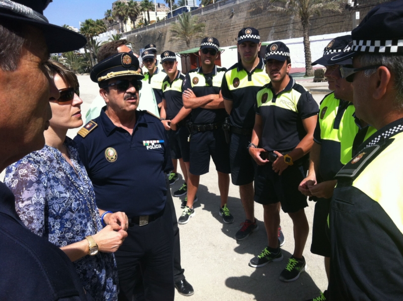 La_consejera_dialoga_con_los_policas