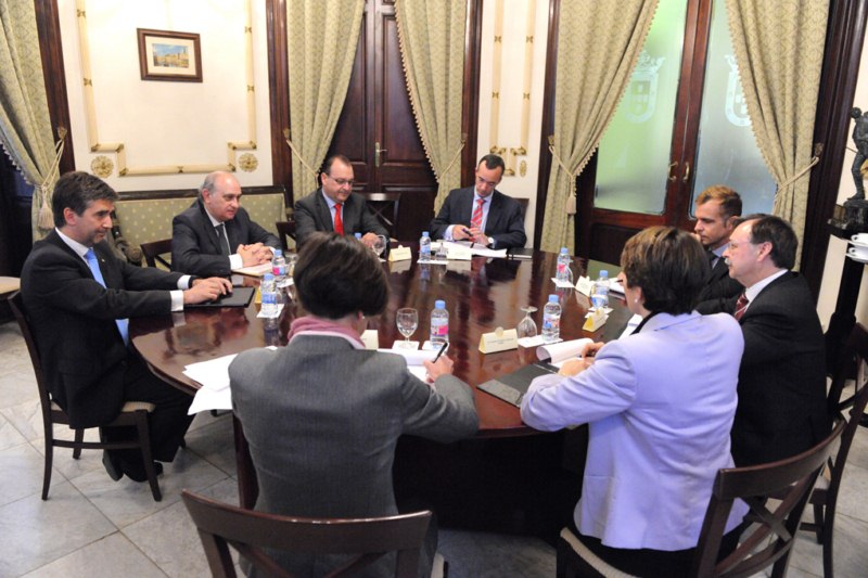 Presidente_Vivas_Ministro_Interior_Sala_Rotonda_Palacio_Asamblea._Copy