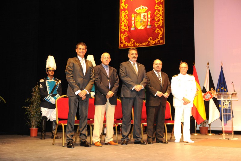 Todos_los_galardonados_en_septiembre_de_2011_con_la_Medalla_de_la_Autonoma._Copy