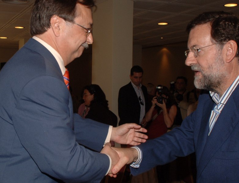 Vivas_saluda_a_Mariano_Rajoy_en_una_de_sus_visitas_a_Ceuta._2_Copy