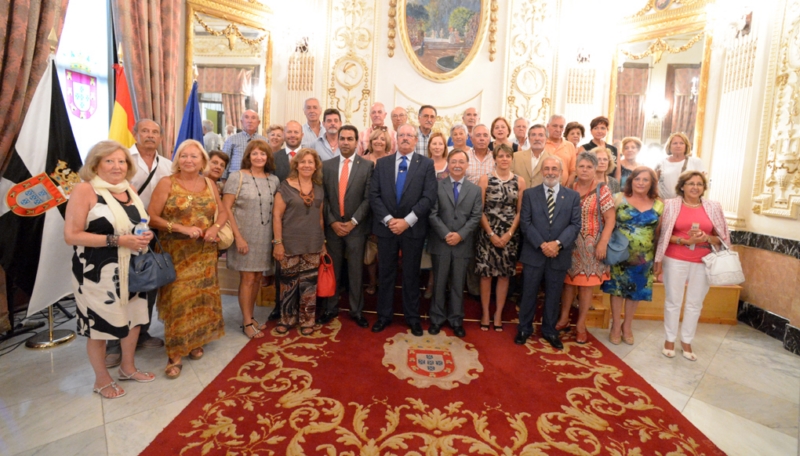 Vivas junto a los miembros de la Casa de Ceuta en Cádiz