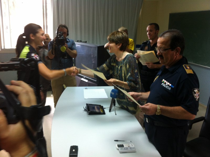 Entrega diplomas Policía Local curso tiro Yolanda Bel Gobernación Ángel Gómez monitor oficial David Bandera. Copy