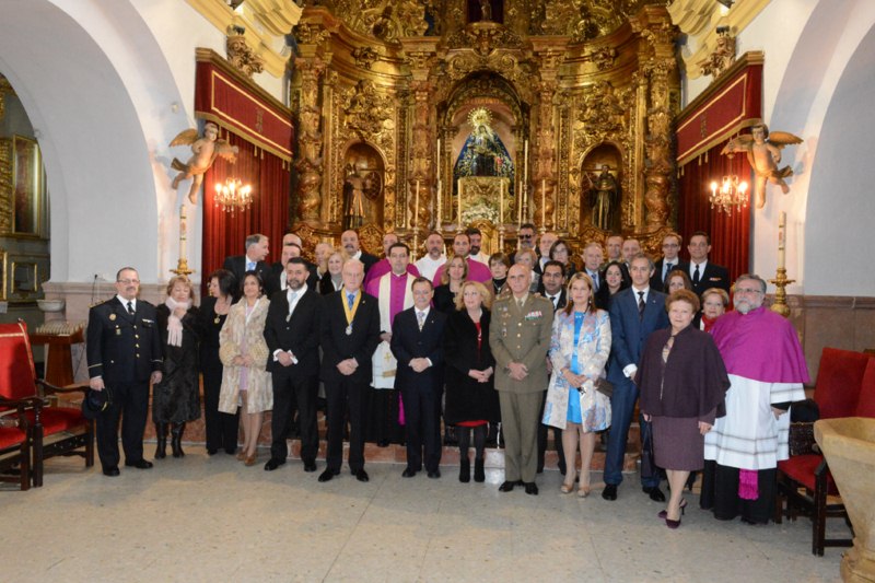 foto familia renovación voto gracias patrona áfricaweb