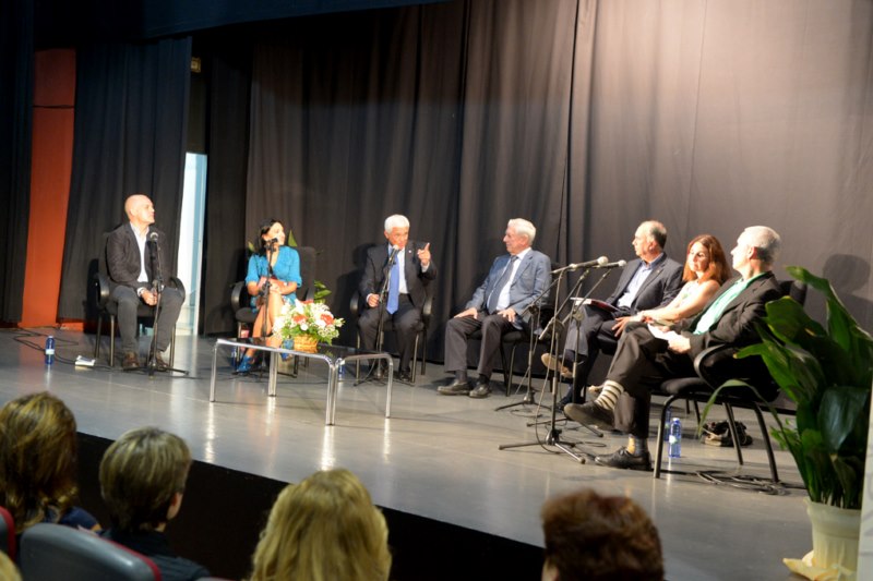 Charla coloquio Vargas Llosa biblioteca públicaweb