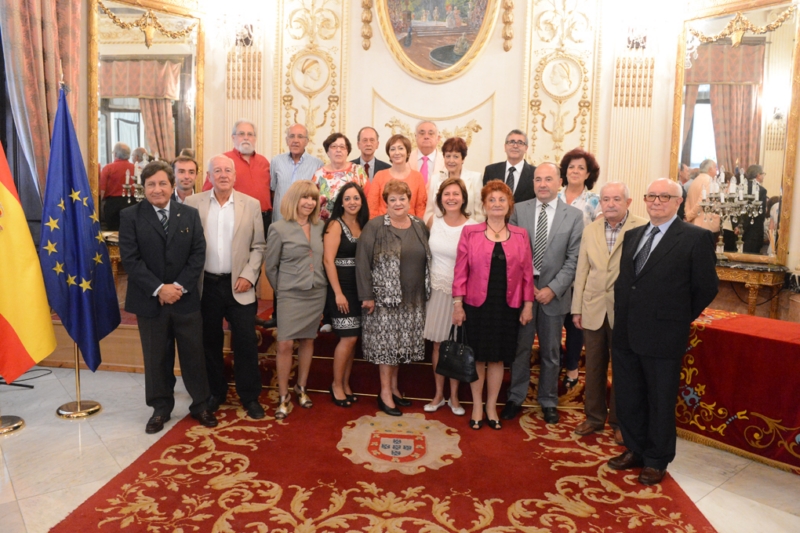 Foto de familia junto a las autoridades