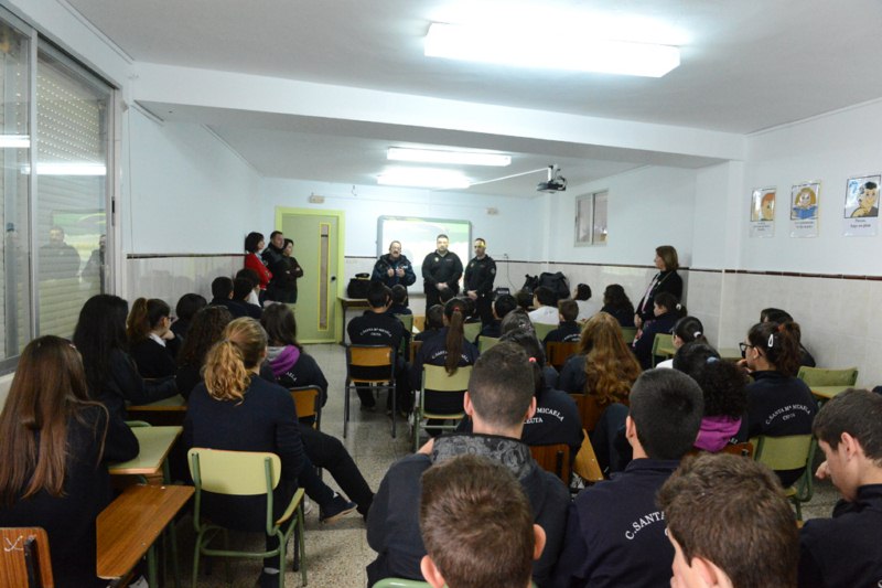 policía local UIR charla escolares educacion seguridad Gobernaciónweb