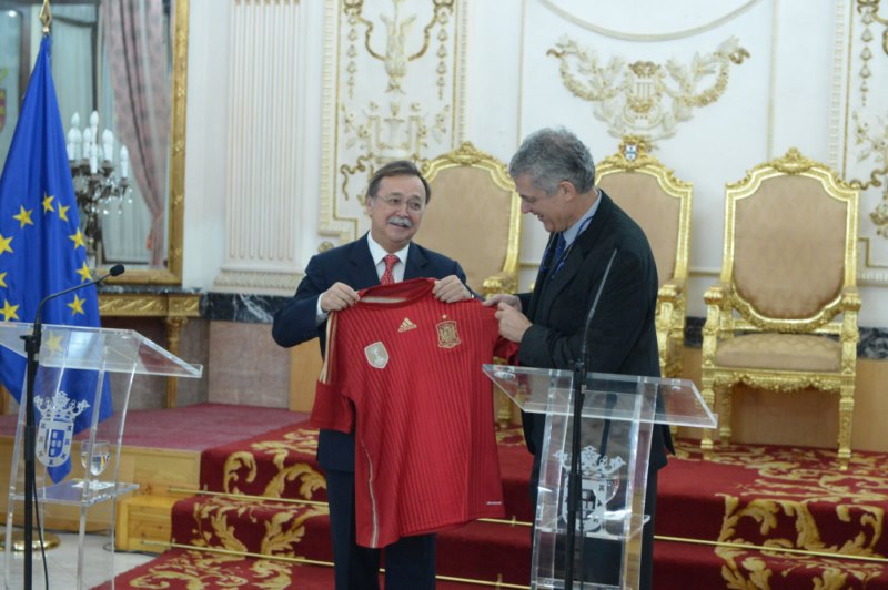 Vivas Villar RFEF Carmelitas salón trono camiseta selección españolaweb