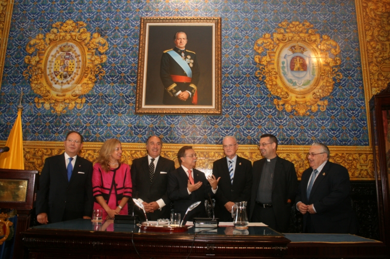 Vivas Landaluce y Nieto con los hermanos mayores