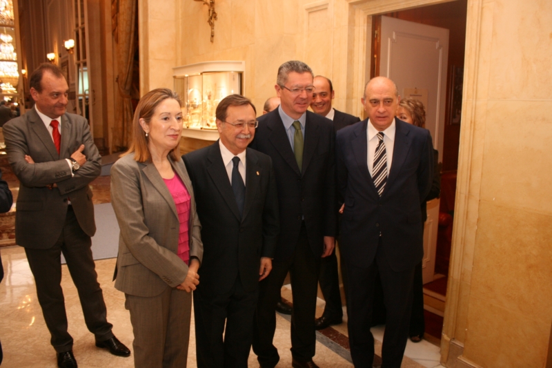 Pastor Fernández Díaz y Gallardón arroparon a Vivas