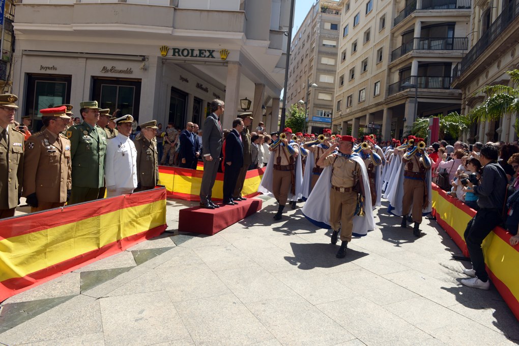 2 mayo teniente Ruiz parada militarweb