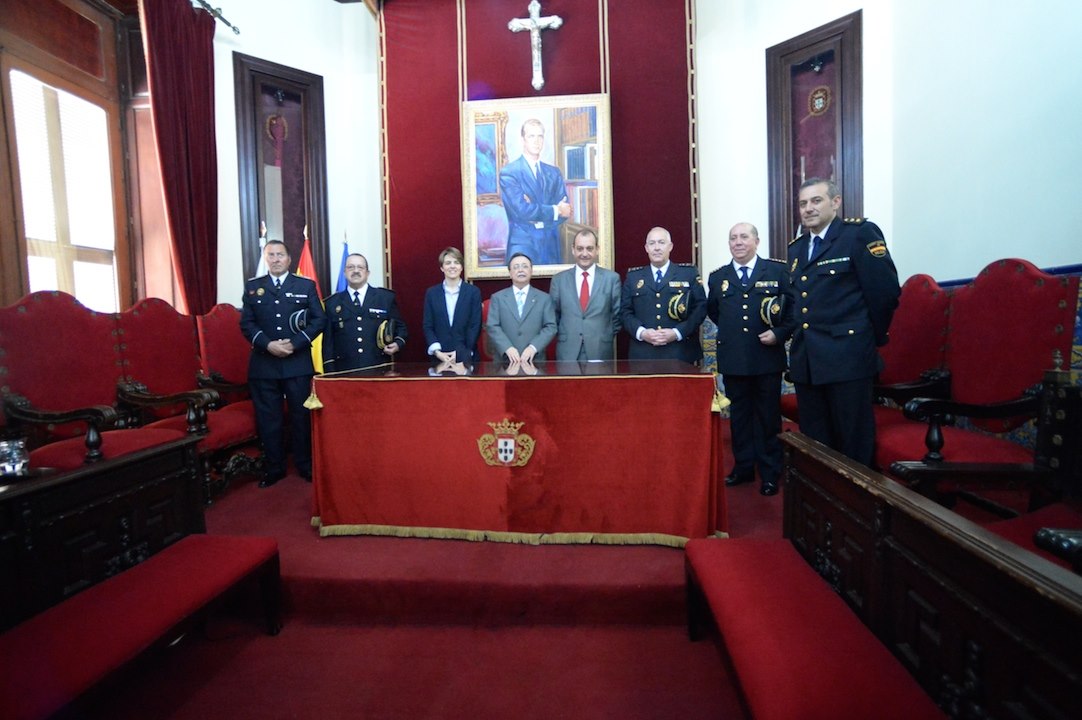 protocolo policia local nacional CNP Juan Vivas delegado Gobierno presidente Ciudad consejera Gobernacion Yolanda Bel salon plenos antiguoweb